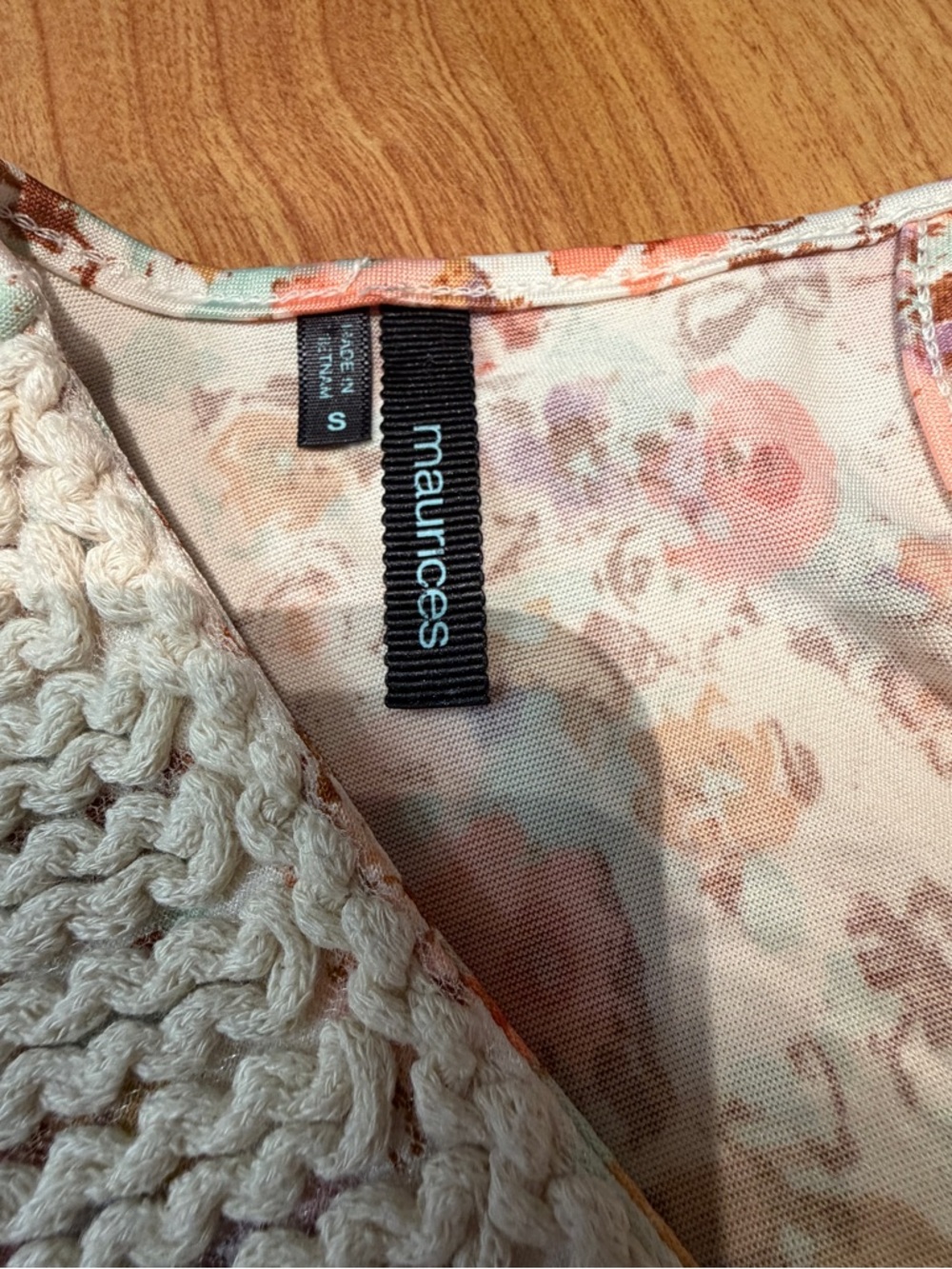 Maurices Women’s Sleeveless Tank Floral Pattern Blouse Size Medium - Picture 4 of 9